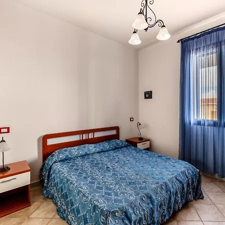 Apartment A 150 Meter Long Mare, 2 Fish *